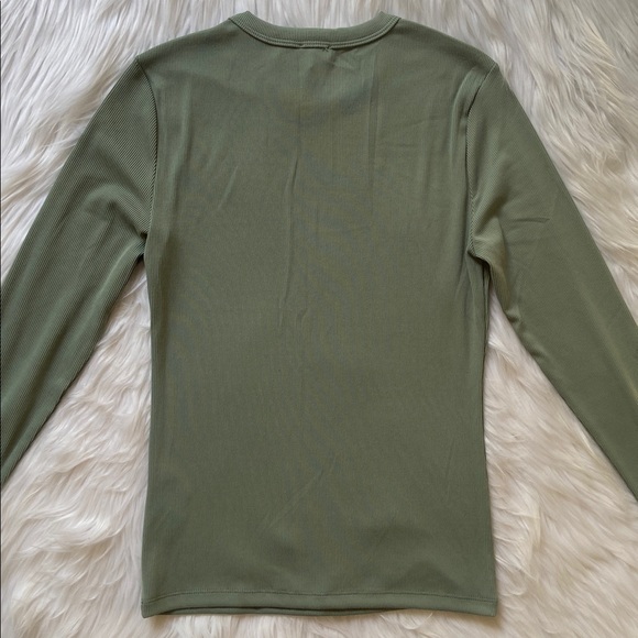 long-sleeve powdered rib tee - Picture 10 of 11